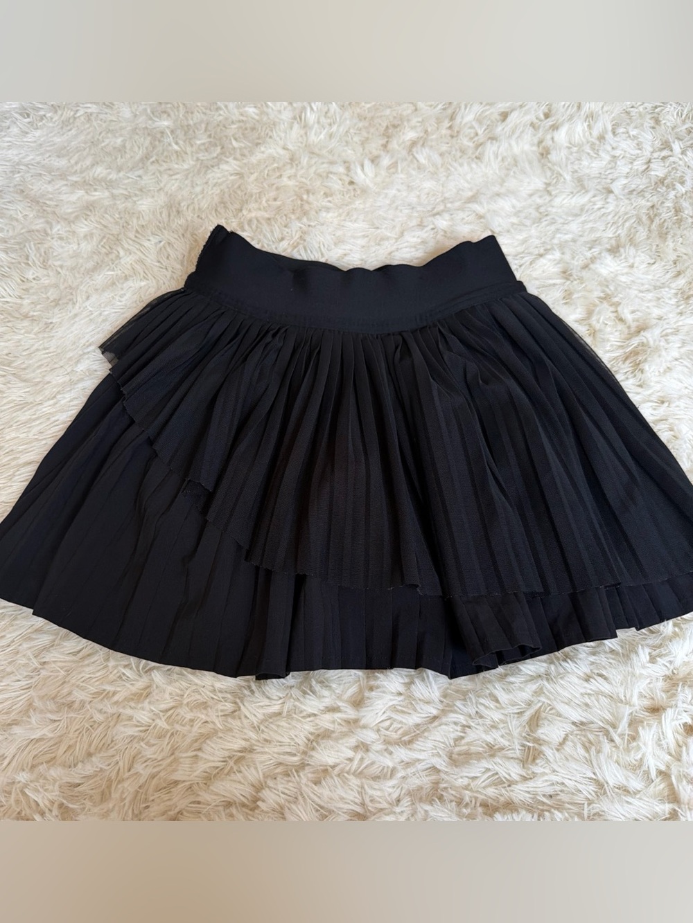 Lululemon black pleated mini tennis skort with ruffles and shorts with pockets